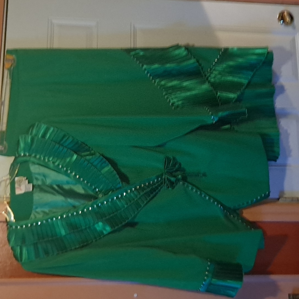 2 pcs suit  trim in rhinestones  with pleated  shirt very pretty  in excellent